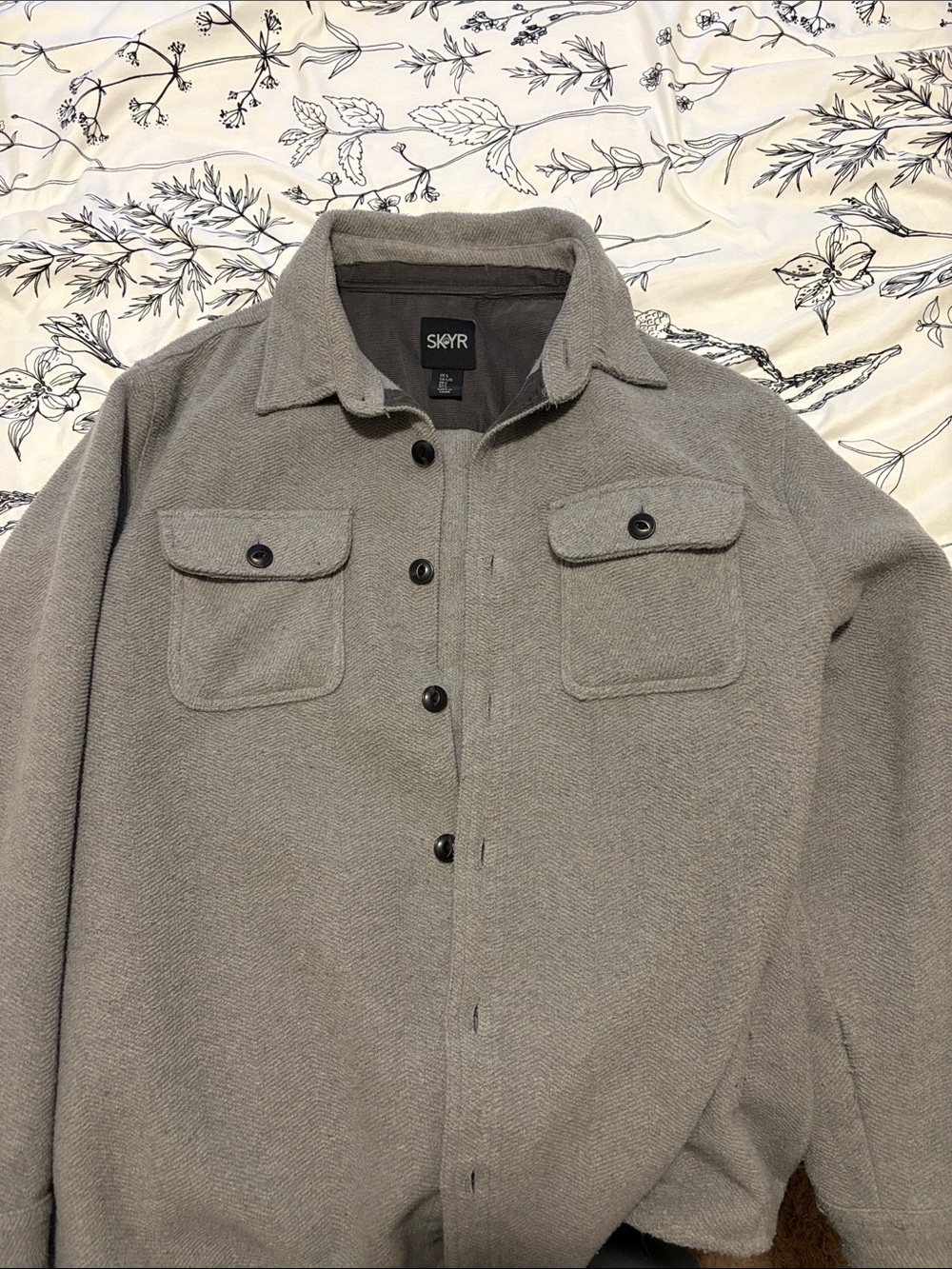 Skyr Men's Light Gray Button-Front Shirt Jacket